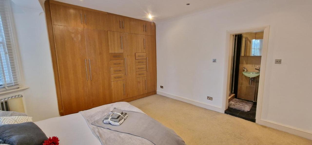 Apartament Action Packed Local 3Br 1 Mins Walk To Everything Londyn Zewnętrze zdjęcie