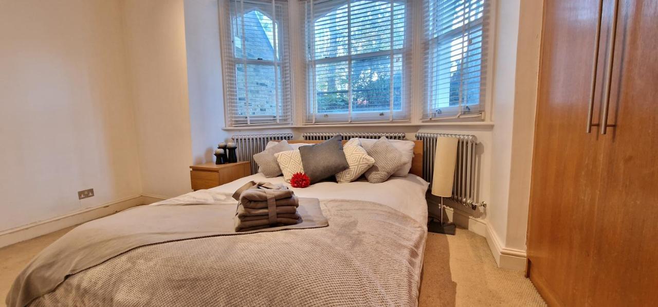 Apartament Action Packed Local 3Br 1 Mins Walk To Everything Londyn Zewnętrze zdjęcie