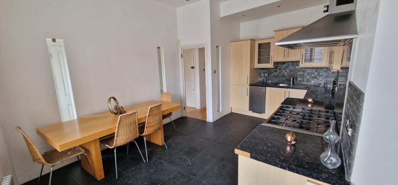 Apartament Action Packed Local 3Br 1 Mins Walk To Everything Londyn Zewnętrze zdjęcie