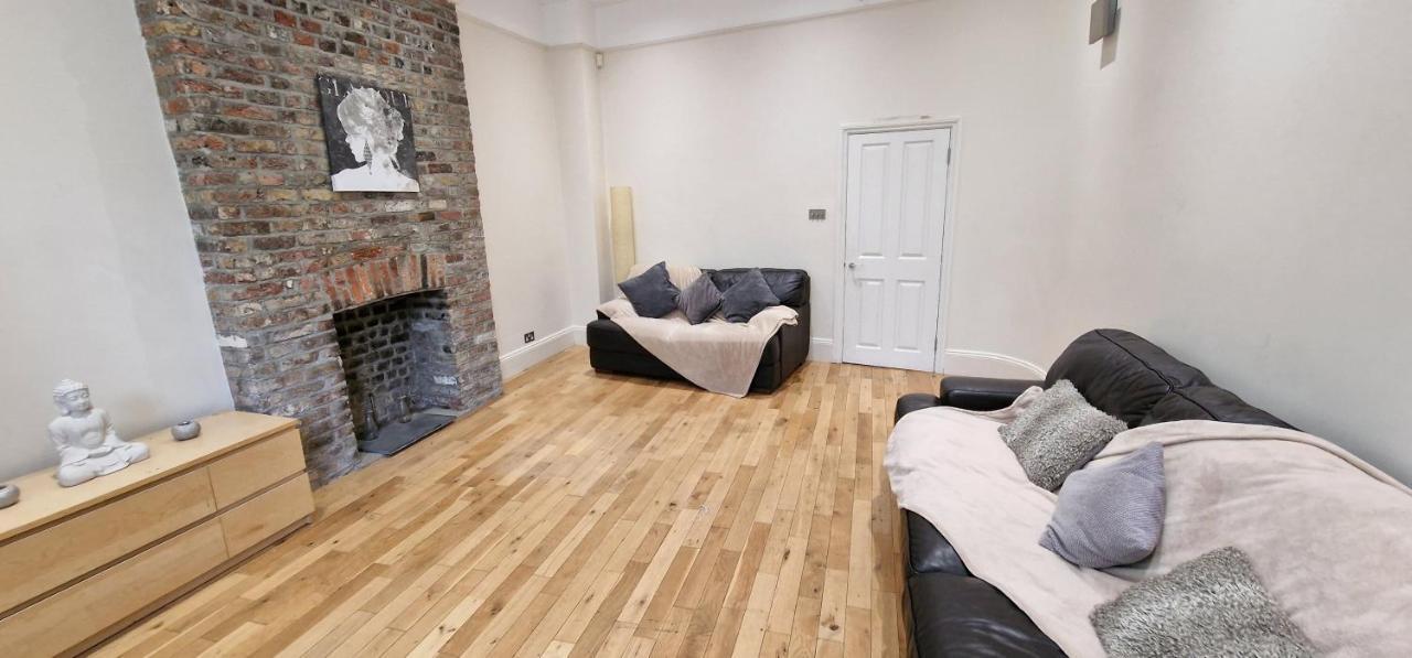 Apartament Action Packed Local 3Br 1 Mins Walk To Everything Londyn Zewnętrze zdjęcie