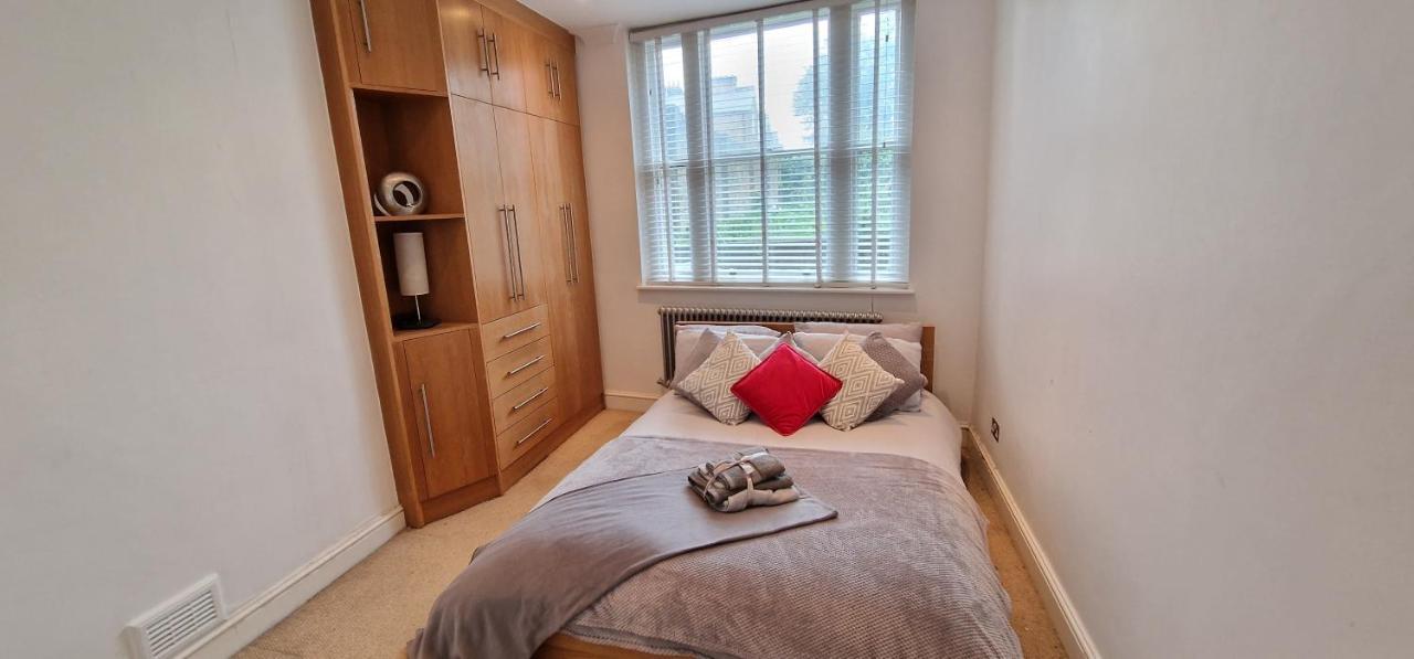Apartament Action Packed Local 3Br 1 Mins Walk To Everything Londyn Zewnętrze zdjęcie