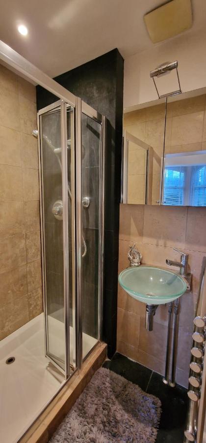 Apartament Action Packed Local 3Br 1 Mins Walk To Everything Londyn Zewnętrze zdjęcie