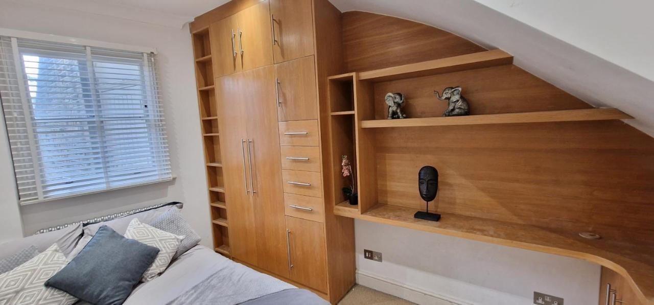 Apartament Action Packed Local 3Br 1 Mins Walk To Everything Londyn Zewnętrze zdjęcie